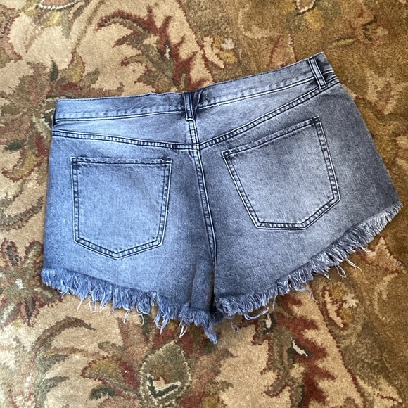 WE THE FREE Denim Shorts in Faded Black Color. - Picture 3 of 9